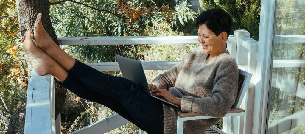 Woman-using-laptop-country